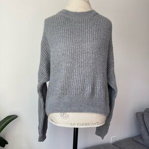 Oversized grey knitted sweater
Size: XS